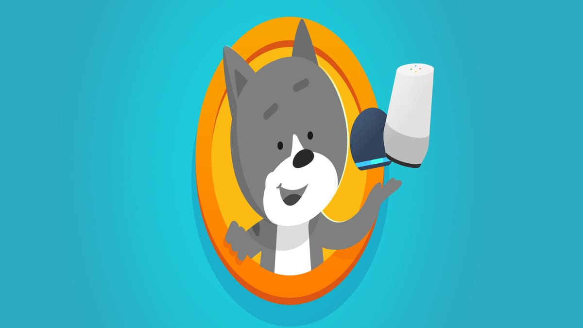 mascotte chat gris présentant les services voicebot